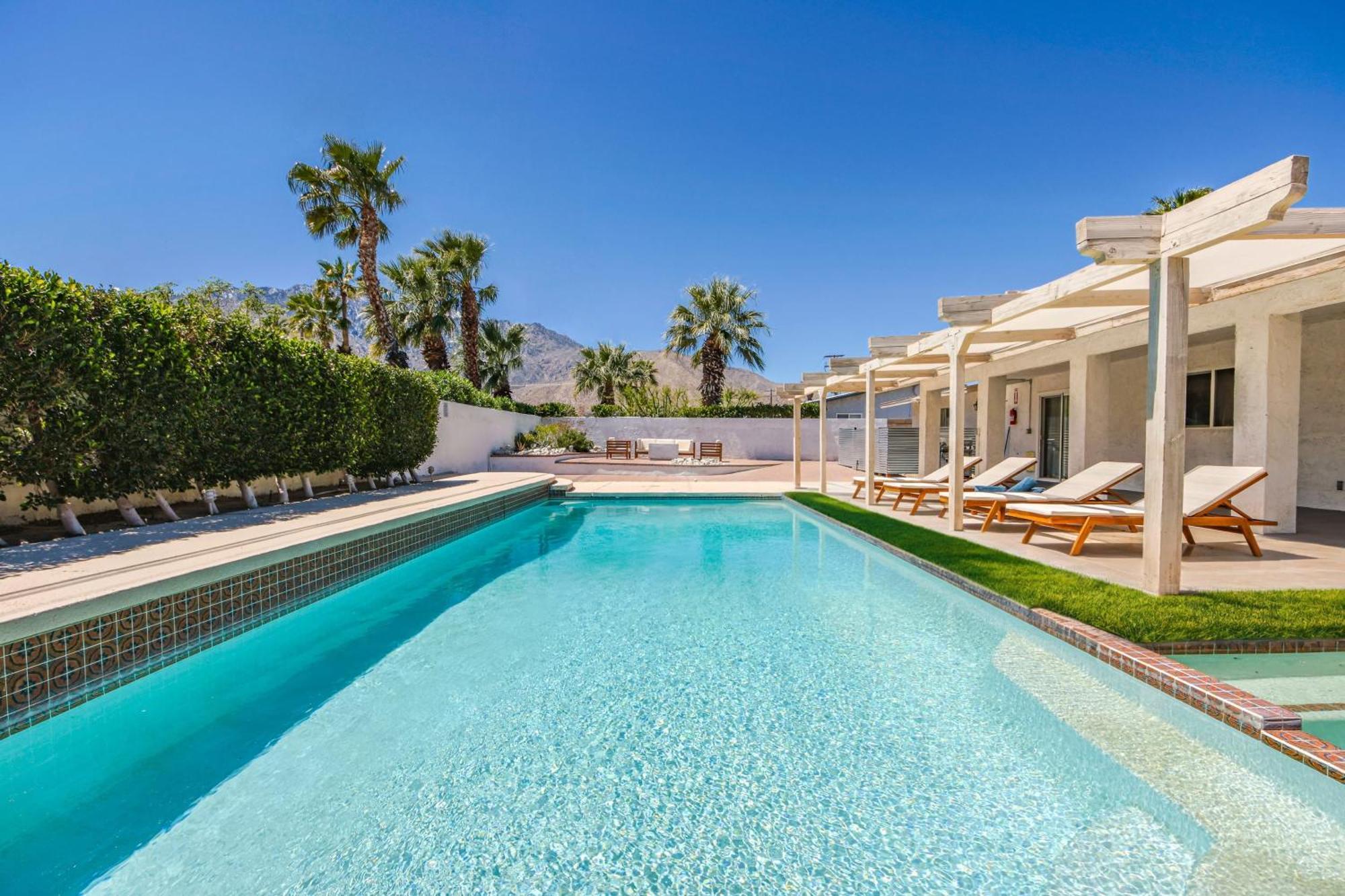 Spacious Home With Pool, Fireplace, Outdoor Deck Palm Springs Exterior photo